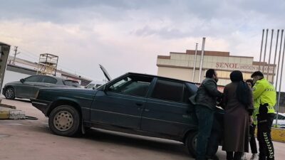 Bursa'nın İnegöl ilçesinde alkollü sürücünün yakıt alırken sergilediği davranışlar, polisi