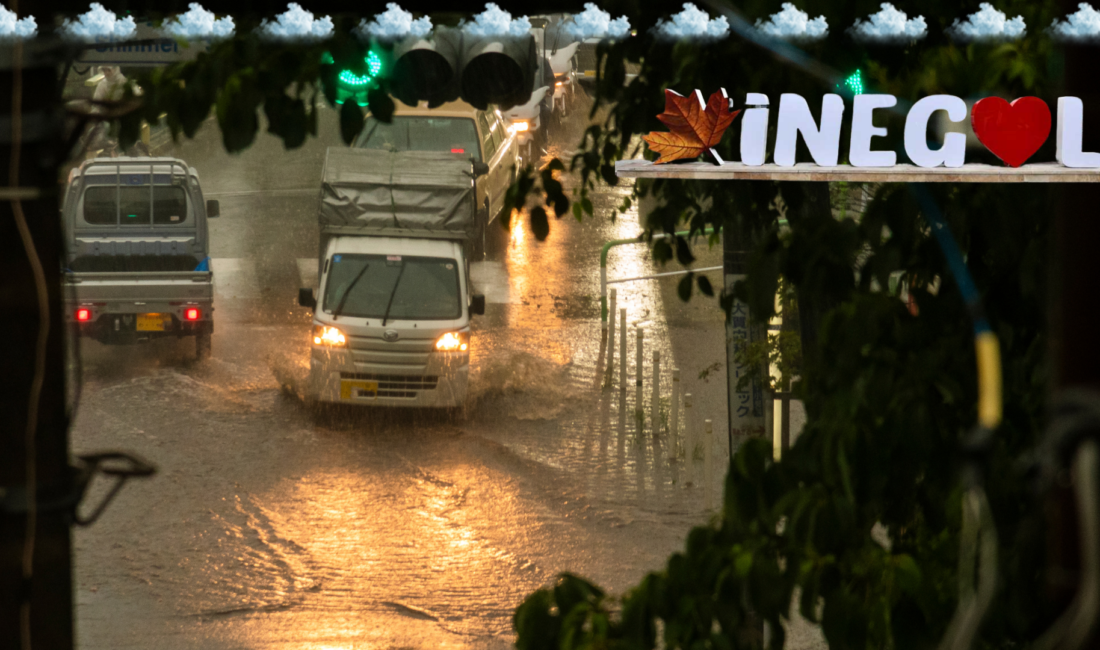 İnegöl’de saat 20:30 itibarıyla sağanak yağış etkili oluyor. Ana arterlerde