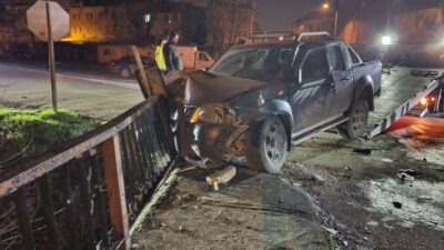 İnegöl de meydana gelen trafik kazasında kamyonet ile ticari araç