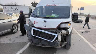 Bursa'nın İnegöl ilçesinde meydana gelen kazada, öğrenci servisi ile otomobilin