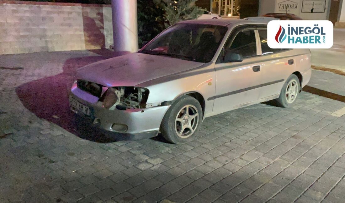 Bursa'nın İnegöl ilçesinde meydana gelen trafik kazasında, otomobilin arkadan çarptığı