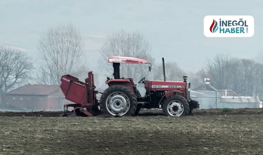 Bursa'nın İnegöl ilçesinde patates ekimi yapan 26 yaşındaki çiftçi, traktöründen