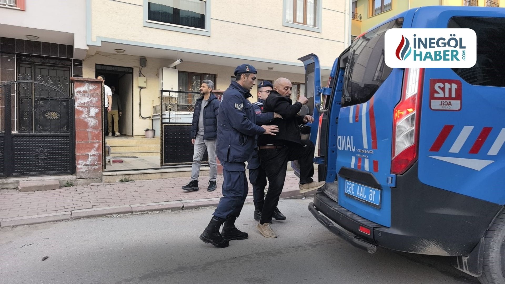 Bursa İnegöl'de alacak verecek meselesi yüzünden çıkan tartışmada iki kardeşi