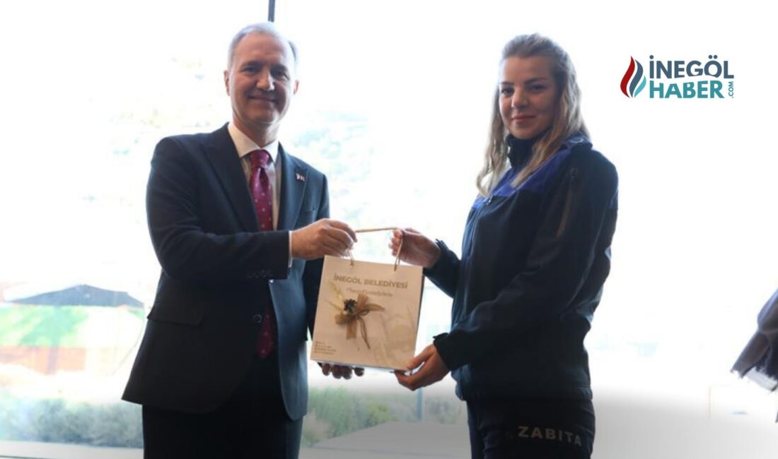 Dünya Kadınlar Günü'nde İnegöl Belediyesi'nde buluşma düzenleyen Başkan Taban, kadın