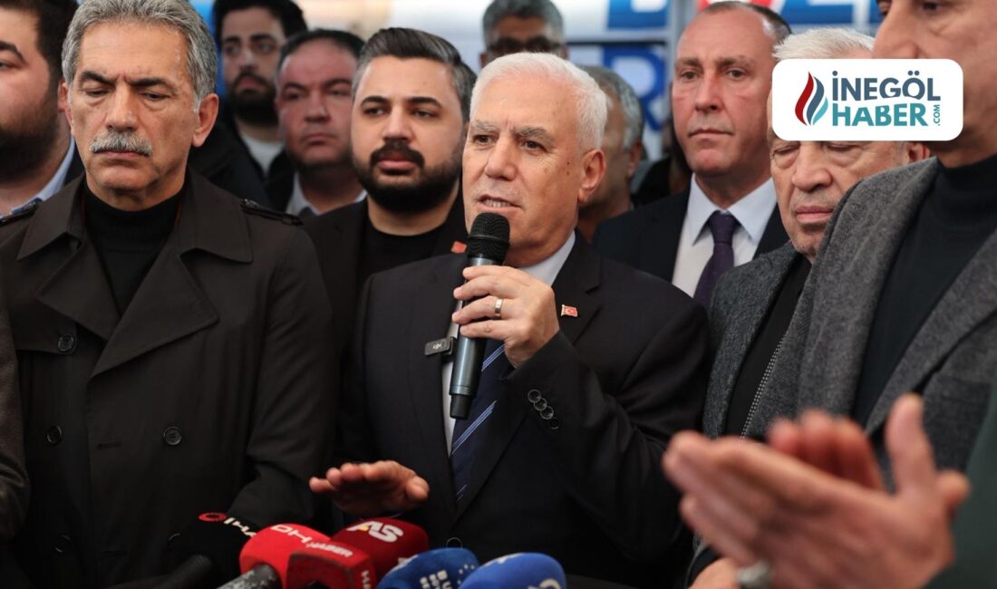 Bursa Büyükşehir Belediye Başkanı Mustafa Bozbey, Yıldırım ilçesindeki saha çalışmaları